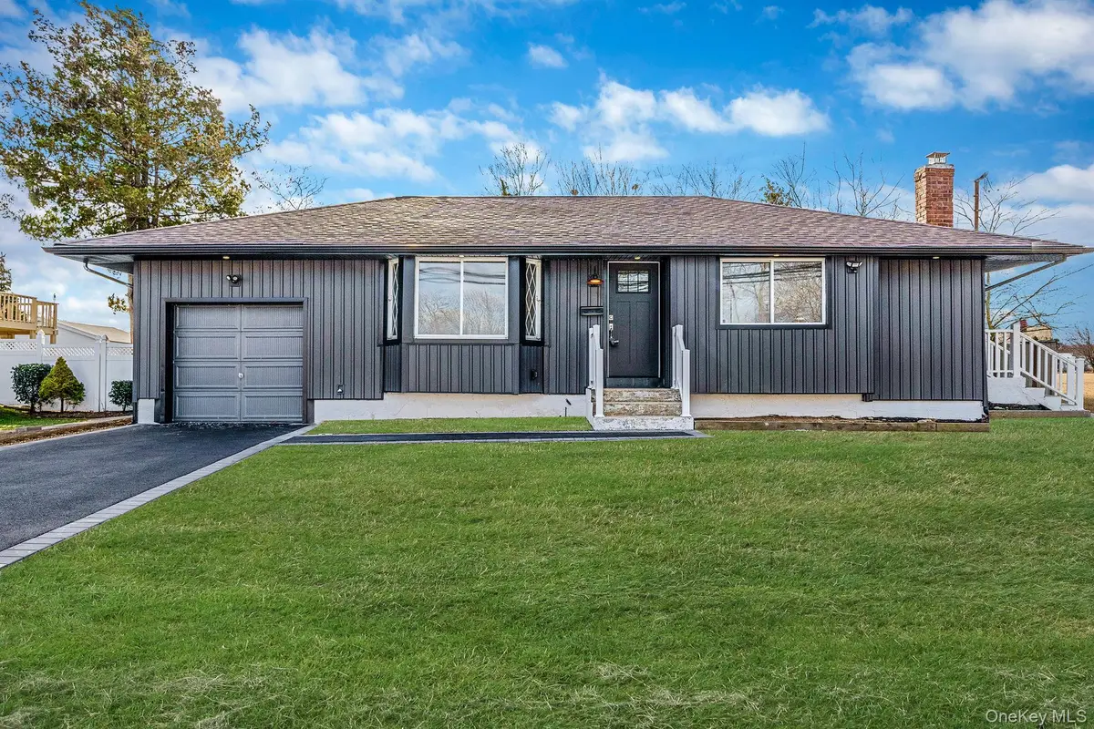 20 Bowling Lane, Deer Park, NY 11729 - Image #1