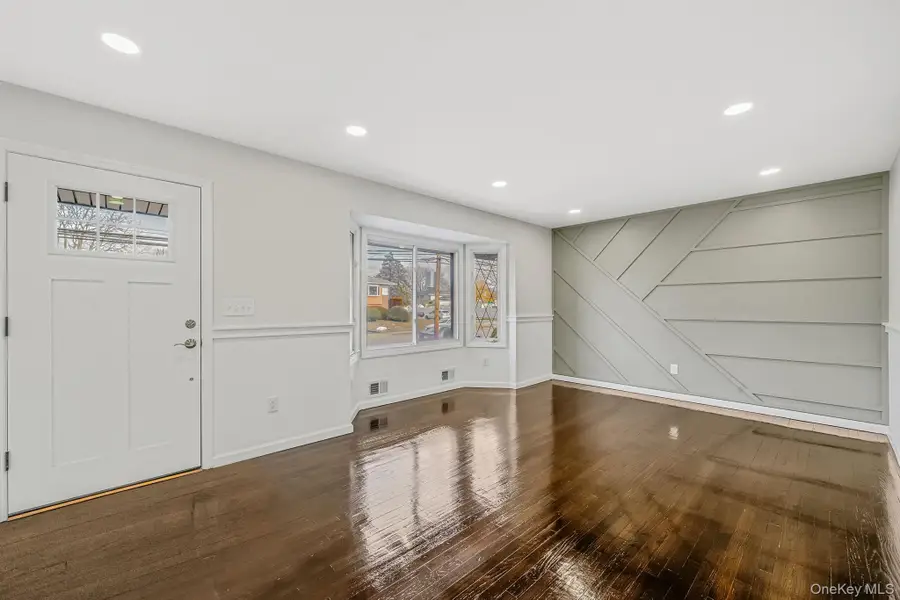 20 Bowling Lane, Deer Park, NY 11729 - Image #3