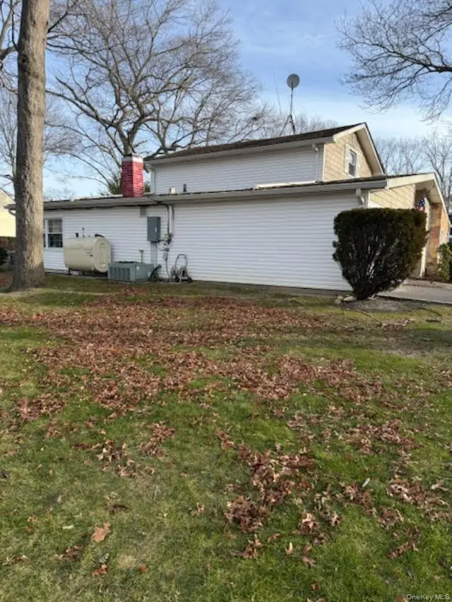 5431 Expressway Drive N, Holtsville, NY 11742 - Image #2