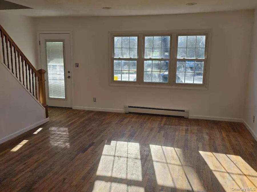 125 Greenwood Drive, North Babylon, NY 11703 - Image #3