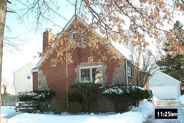 114 Lexington Avenue, Franklin Square, NY 11010