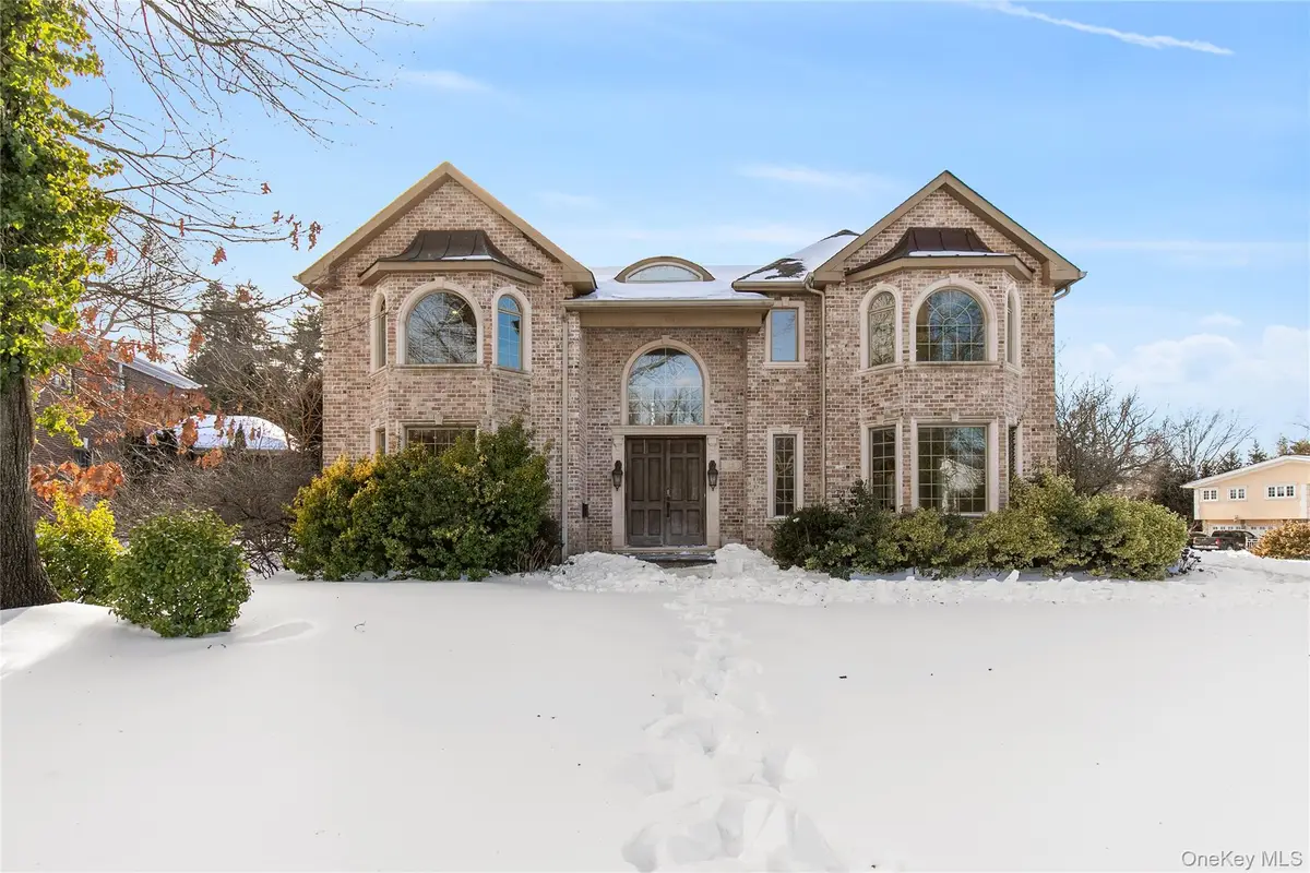 12 Knollwood Road, Roslyn, NY 11576 - #1