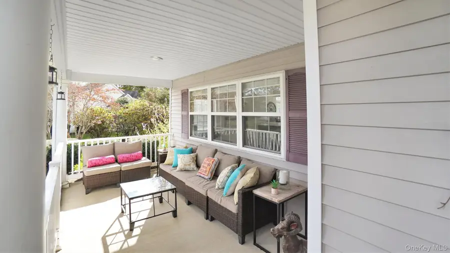 601 Pebble Beach Path, Riverhead, NY 11901 - Image #3