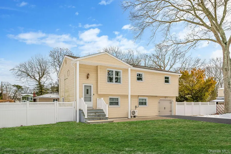 1663 Claas Avenue, Holbrook, NY 11741 - Image #2