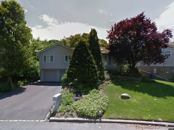 22 Pickwick Hill Drive, Huntington Station, NY 11746