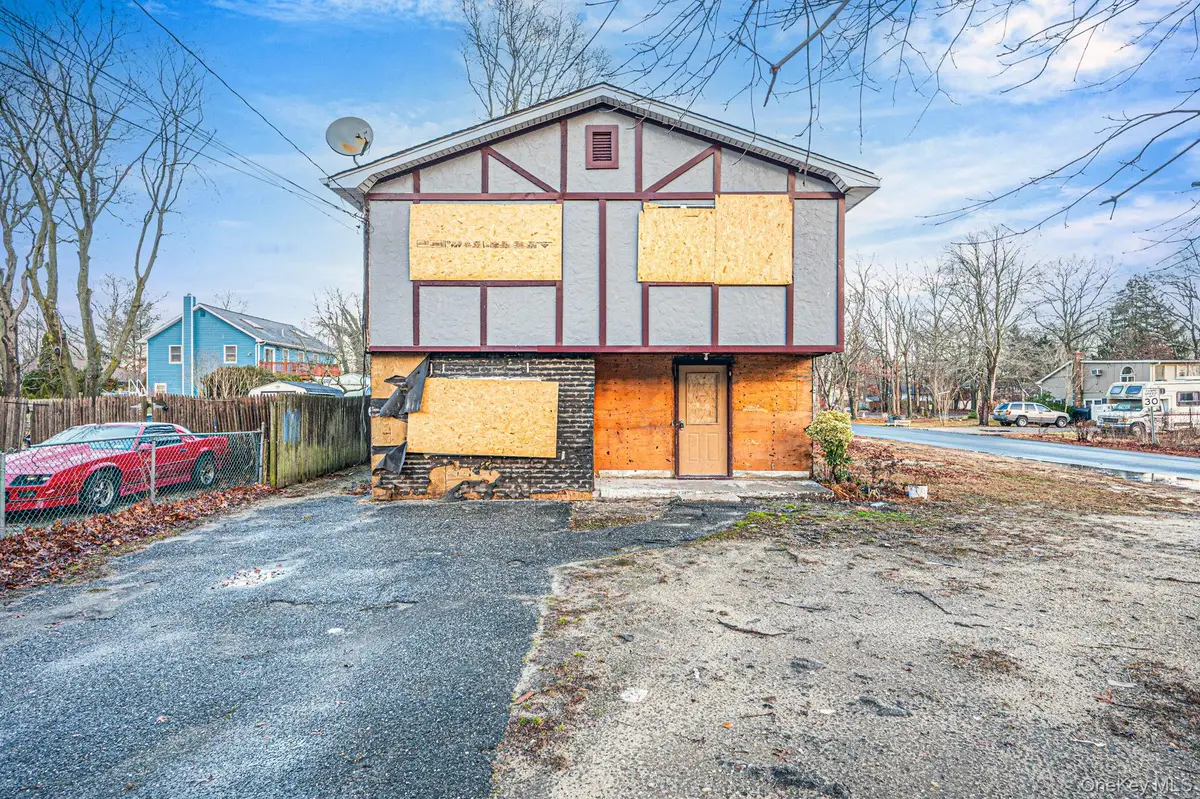 53 Hounslow Road, Shirley, NY 11967 - Image #1