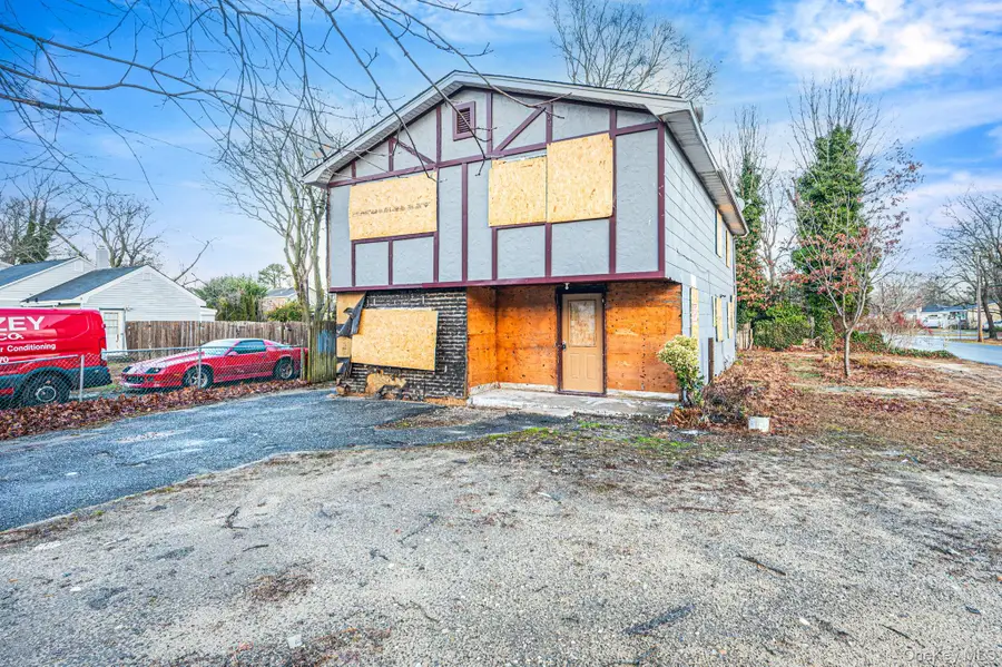 53 Hounslow Road, Shirley, NY 11967 - Image #2