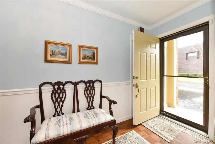 10 Southgate Circle, Massapequa Park, NY 11762 - Image #2