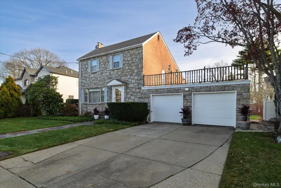 360 Raymond Street, Rockville Centre, NY 11570 - Image #2