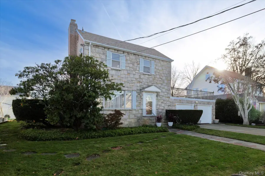 360 Raymond Street, Rockville Centre, NY 11570 - Image #3