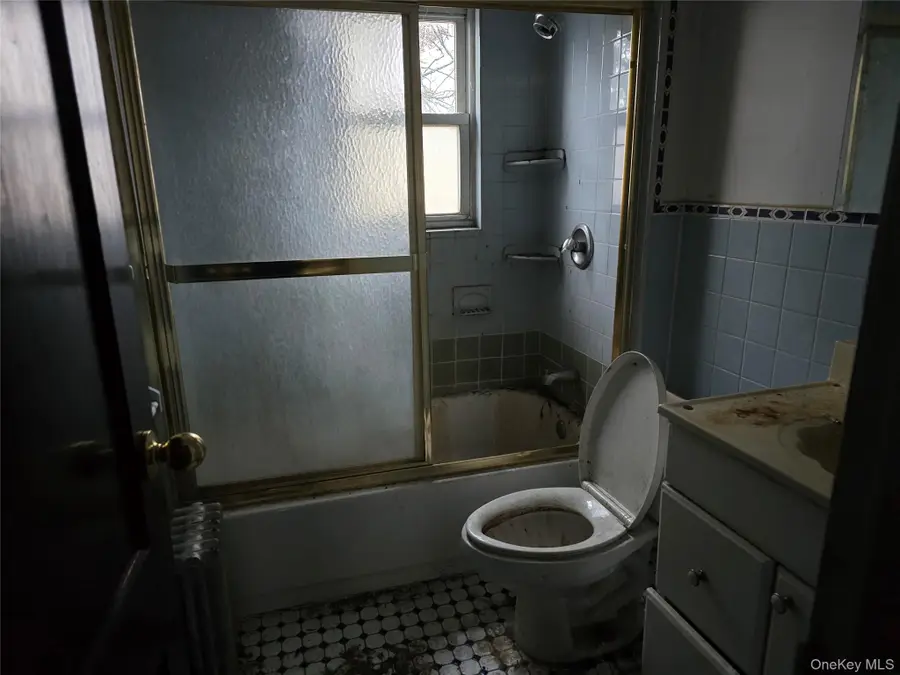 90 53 Francis Lewis Boulevard, Hollis, NY 11428 - Image #3