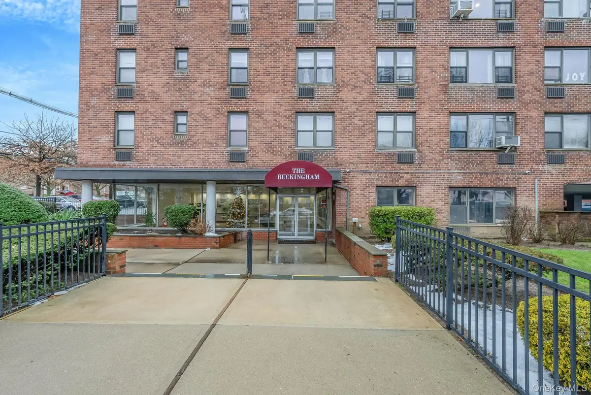 124 Smith Street #3F, Freeport, NY 11520 - Image #1