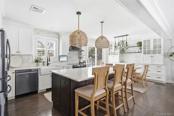 66 Country Village Lane, East Islip, NY 11730