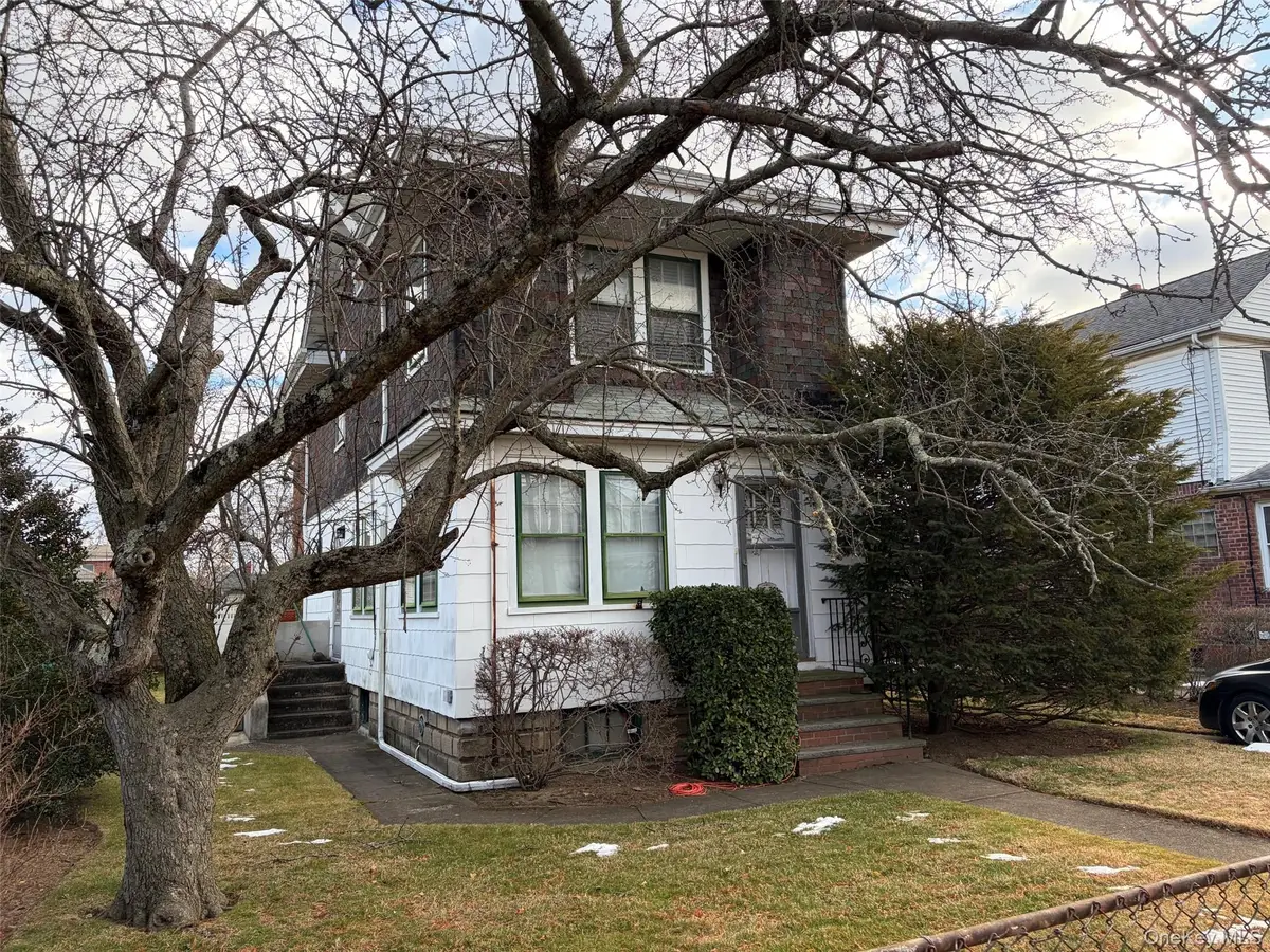 8529 261st Street, Floral Park, NY 11001 - Image #1