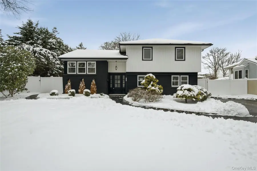 126 Country Village Lane, East Islip, NY 11730 - Image #3