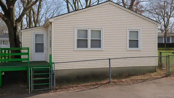 56 Woodcliff Trail, Baiting Hollow, NY 11933