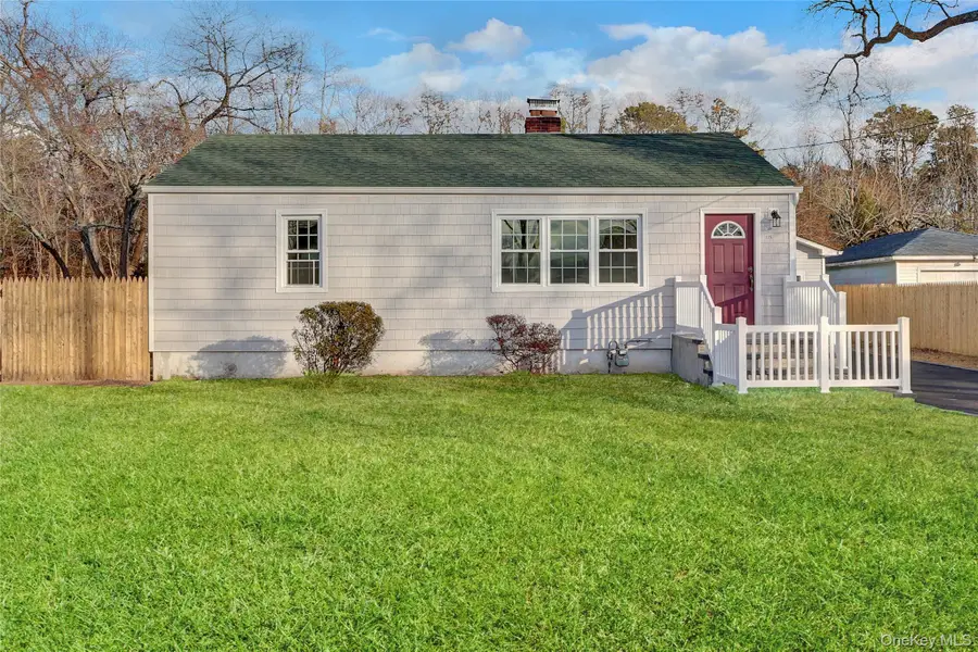 225 Norma Avenue, West Islip, NY 11795 - Image #3