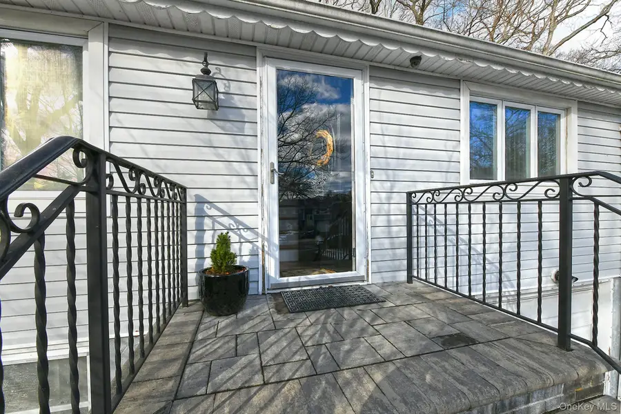 257 Melville Road, South Huntington, NY 11746 - Image #2