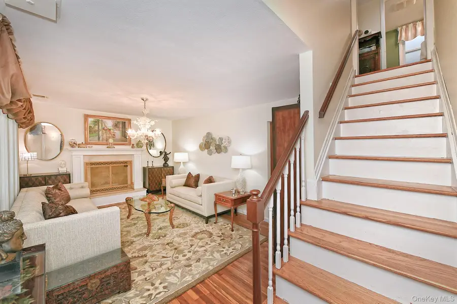 257 Melville Road, South Huntington, NY 11746 - Image #3