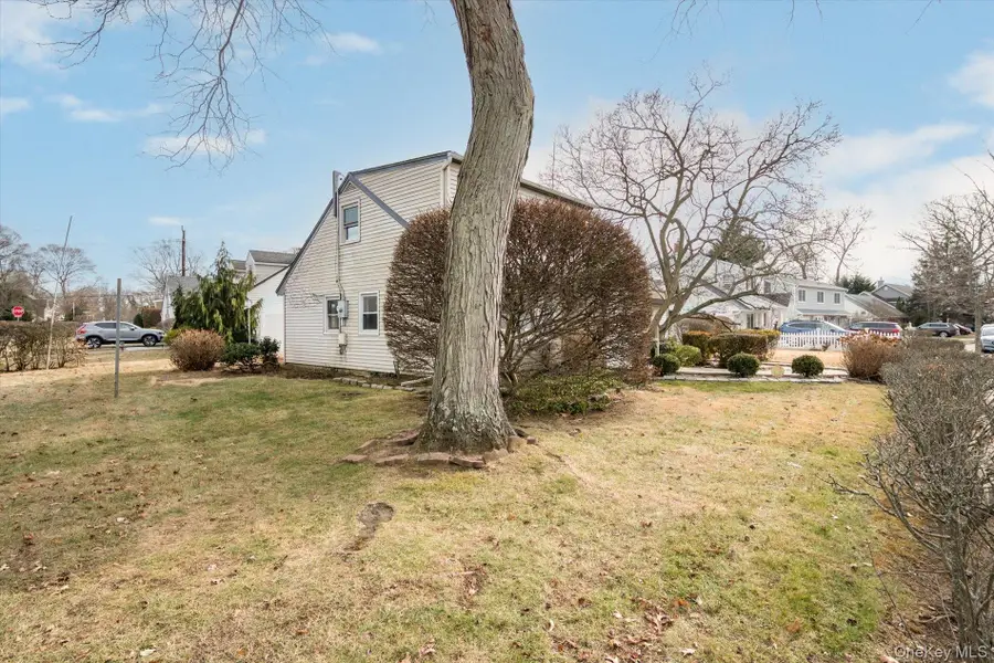 1691 Lehigh Road, Wantagh, NY 11793 - Image #2