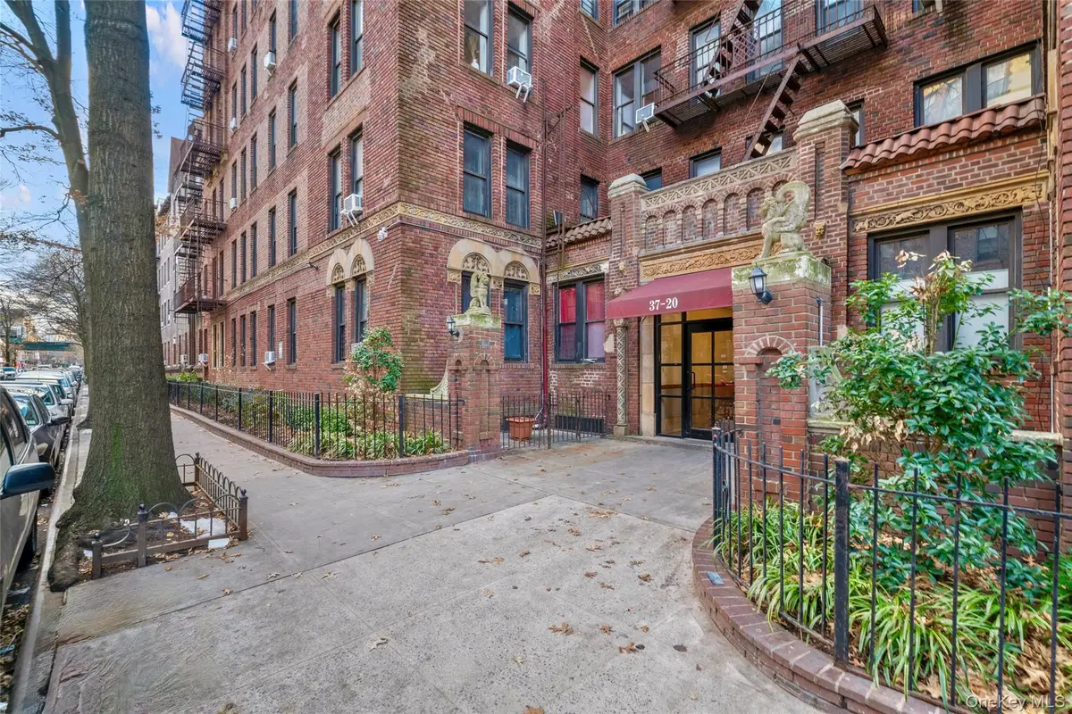 3720 81 Strret #5E, Jackson Heights, NY 11372 - Image #1