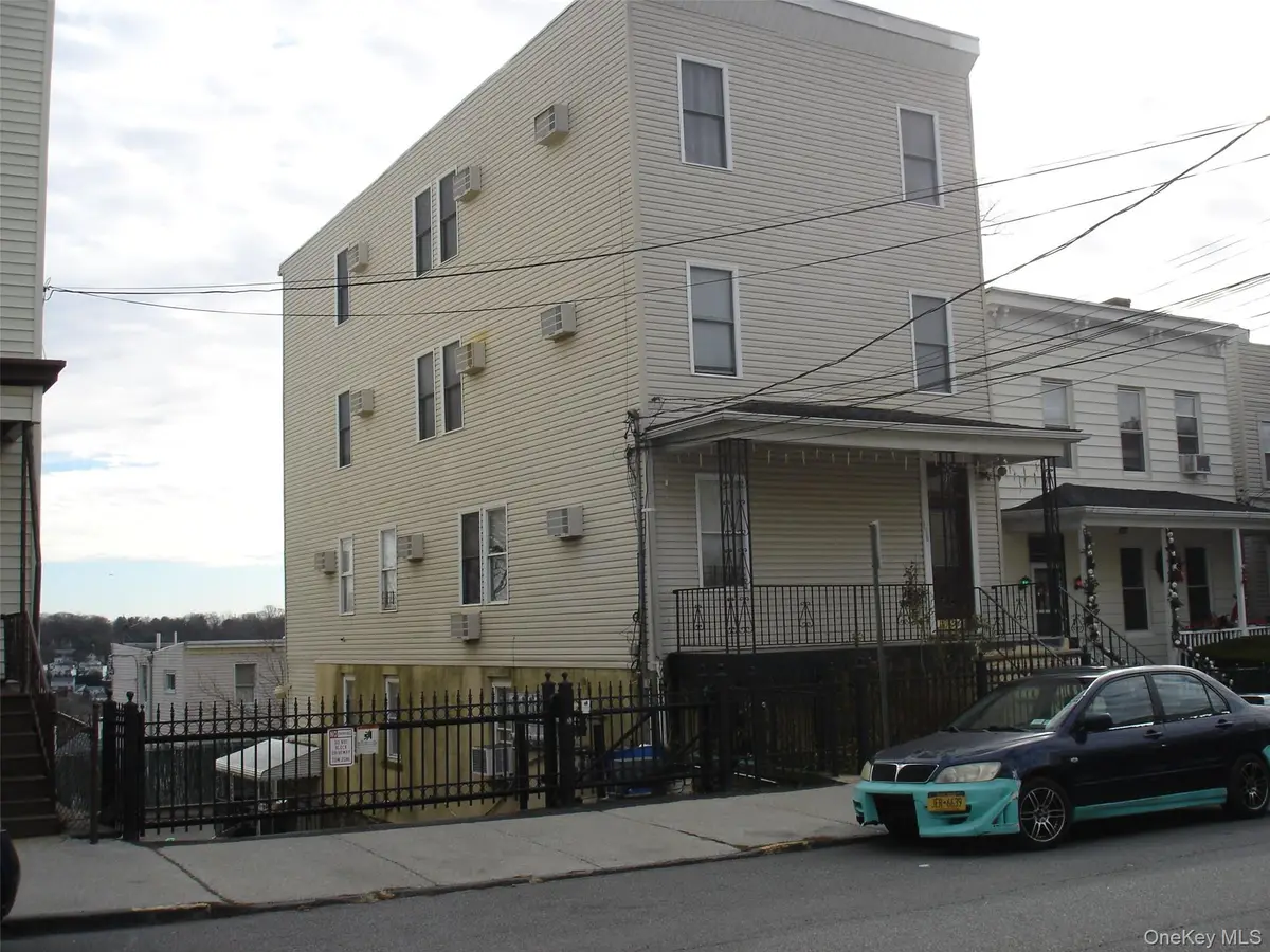 156 Voss Avenue, Yonkers, NY 10703 - Image #1