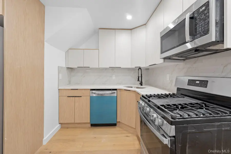 19124 Murdock Avenue, Saint Albans, NY 11412 - Image #3