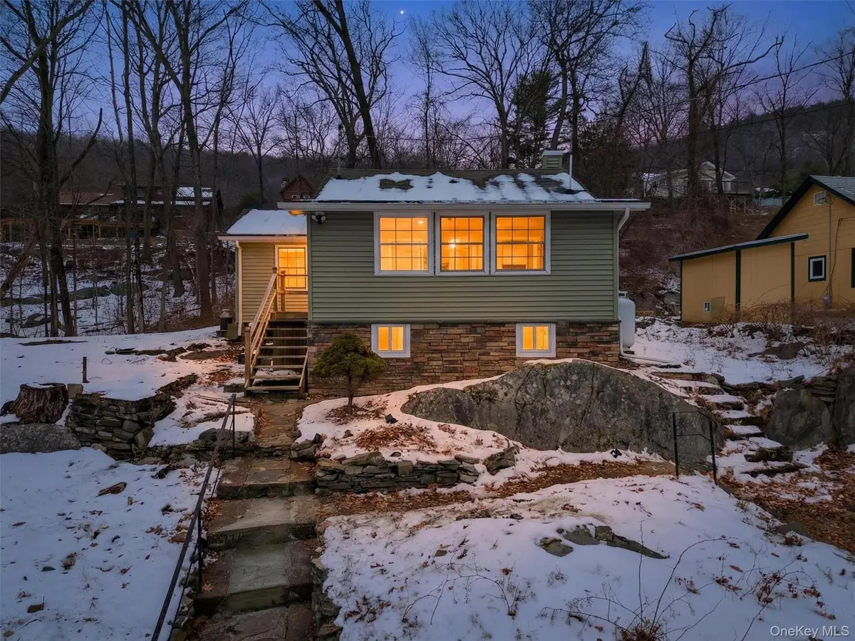 11 Blueberry Hill, Greenwood Lake, NY 10925 - Image #1