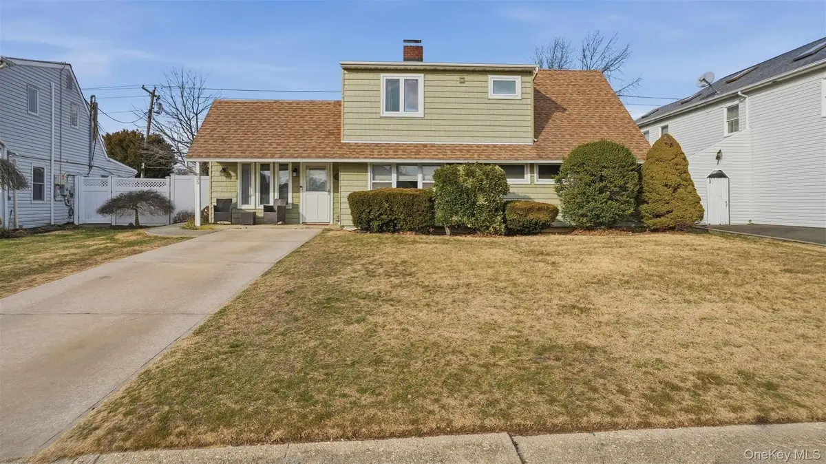 35 Twin Lane N, Wantagh, NY 11793 - Image #1