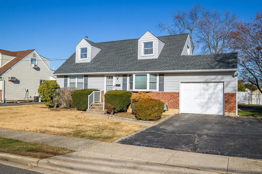 3 Poplar Avenue, Farmingdale, NY 11735 - Image #2
