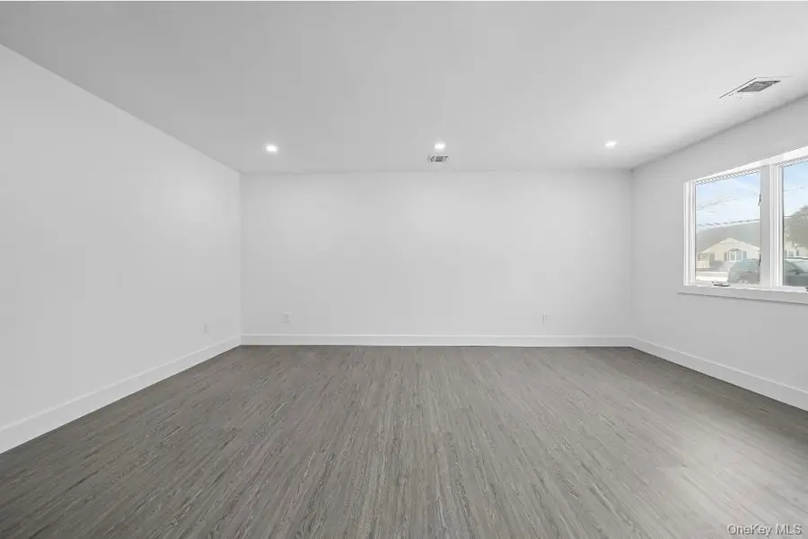 200 Irish Lane, Islip Terrace, NY 11752 - Image #3