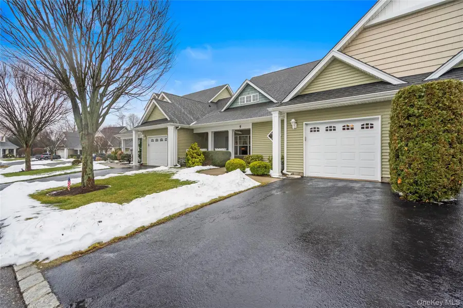 5 Newcastle Court, Riverhead, NY 11901 - Image #2