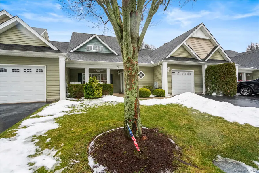 5 Newcastle Court, Riverhead, NY 11901 - Image #3