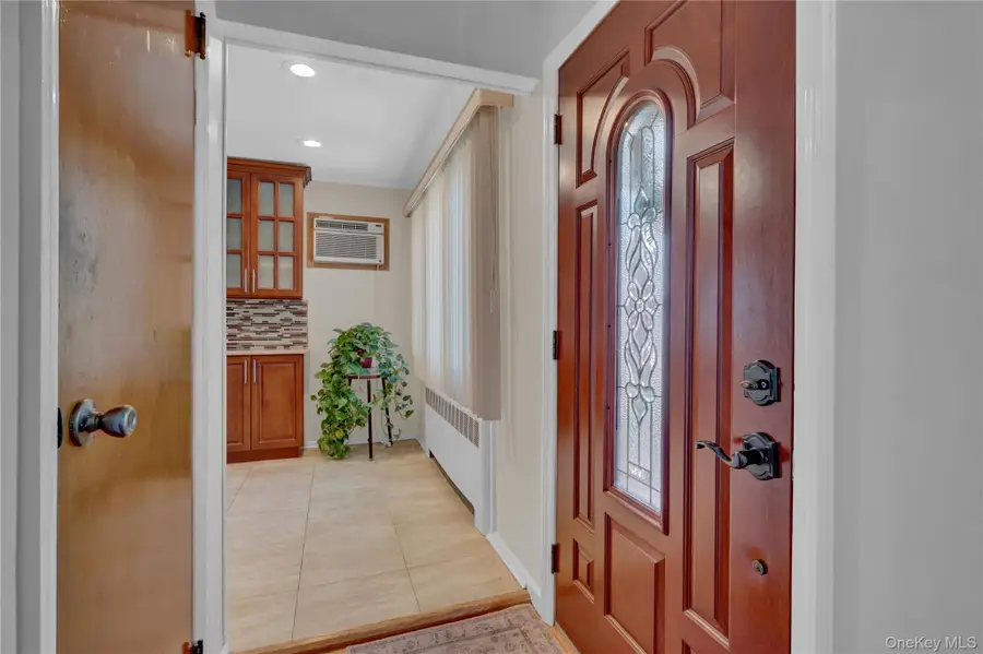 932 Cherry Lane, Floral Park, NY 11001 - Image #3