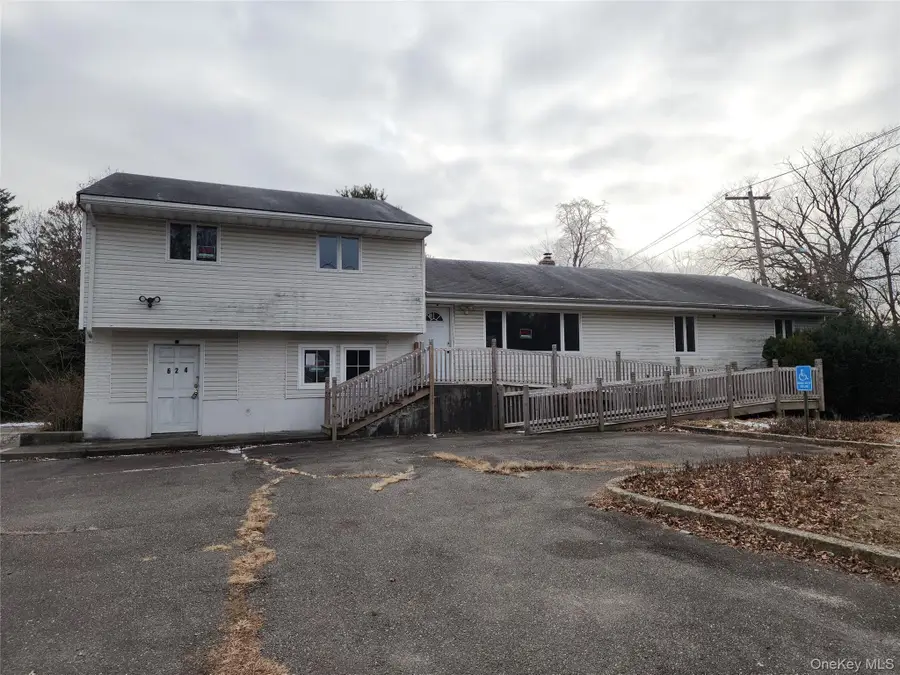 624 Montauk Highway, West Islip, NY 11795 - Image #2