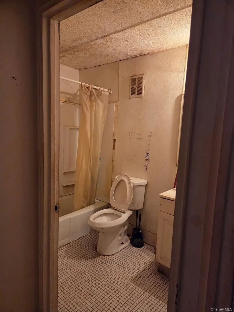 14337 Barclay Avenue #A1, Flushing, NY 11355 - #3