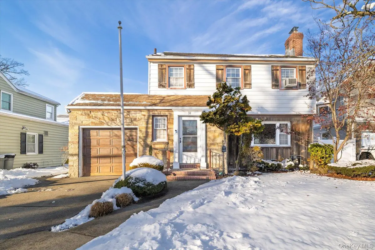 31 Alden Court, Malverne, NY 11565 - Image #1