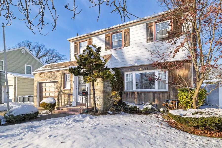 31 Alden Court, Malverne, NY 11565 - Image #2