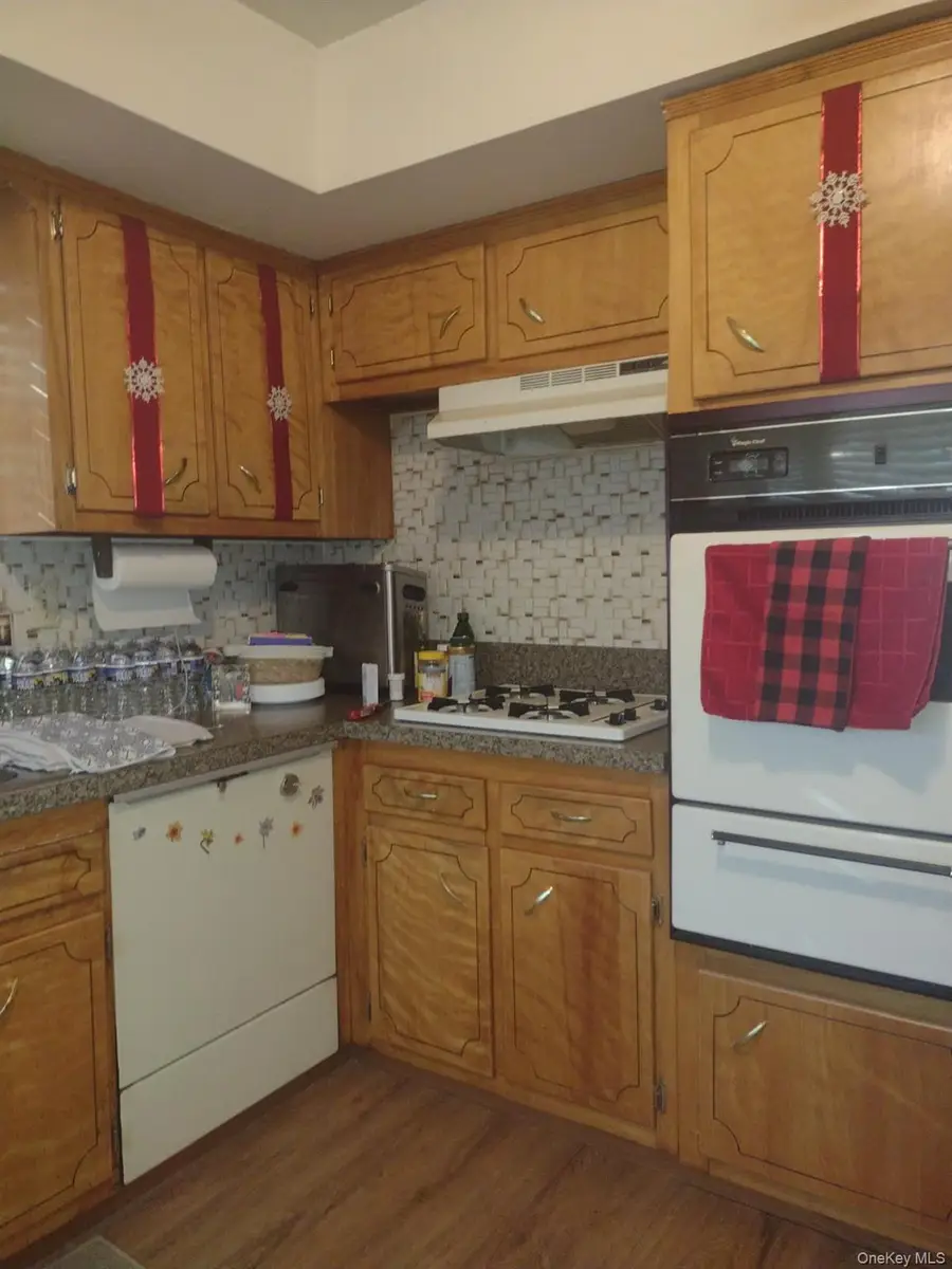 2536 Tiemann Avenue, Bronx, NY 10469 - Image #3