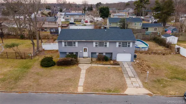 6 Oxford Street, Islip, NY 11751