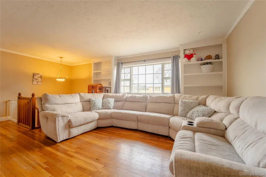 6 Oxford Street, Islip, NY 11751 - Image #3