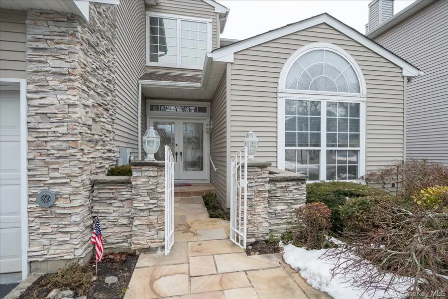 205 Windwatch Drive, Hauppauge, NY 11788 - Image #3
