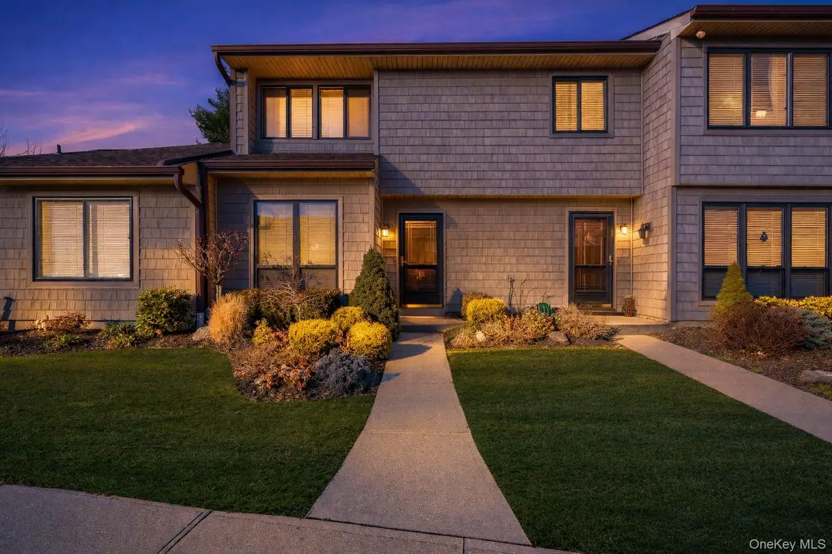 29 Stanford Court, Wantagh, NY 11793 - Image #1