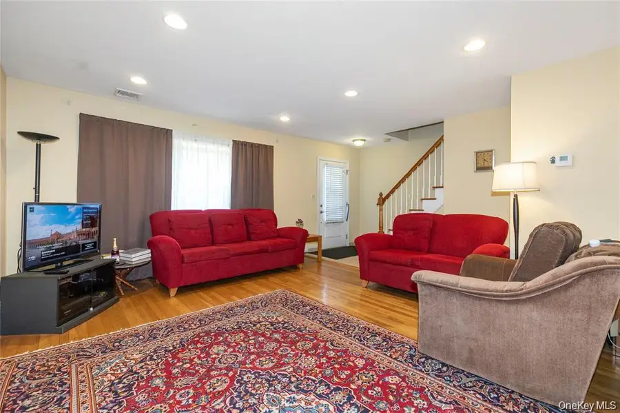 6 Grady Court, Great Neck, NY 11023 - #3