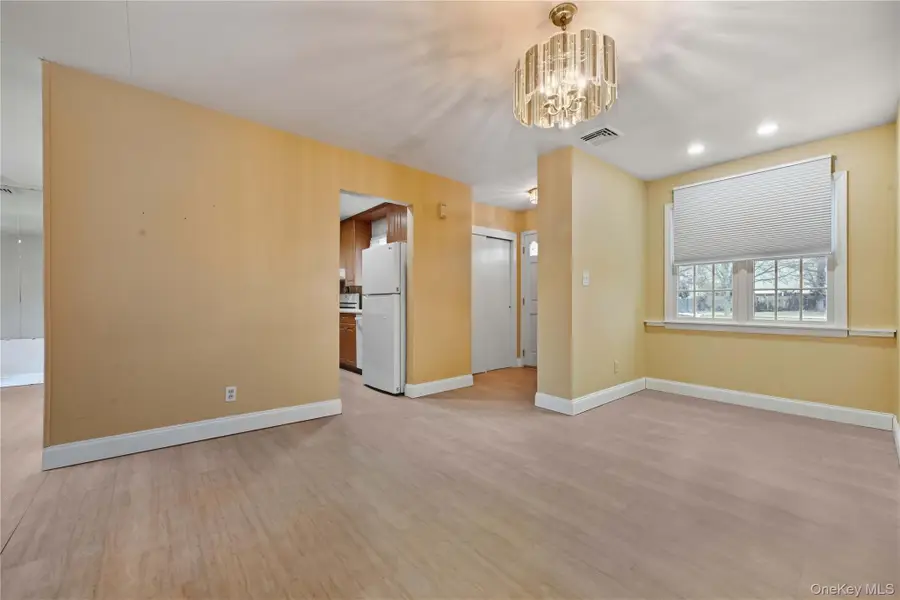 13 Cynthia Lane, Plainview, NY 11803 - Image #3