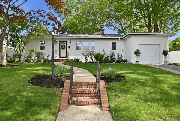 241 Commonwealth Avenue, Massapequa, NY 11758