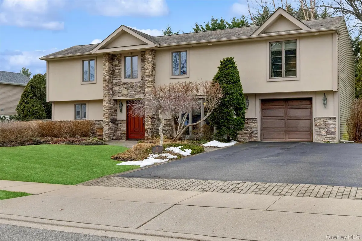 17 Dover Lane, Old Bethpage, NY 11804 - Image #1