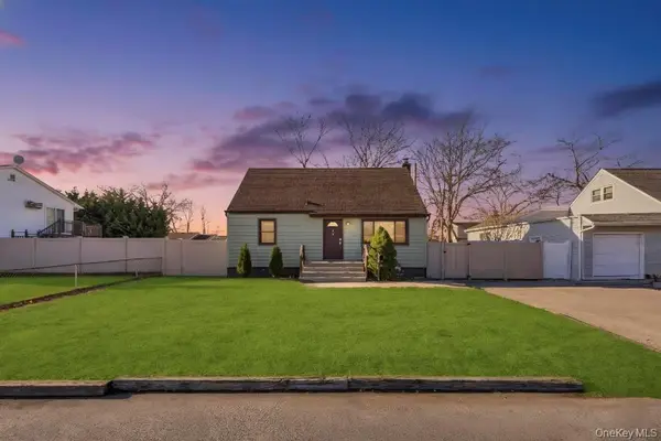 455 N Hamilton Avenue, Lindenhurst, NY 11757