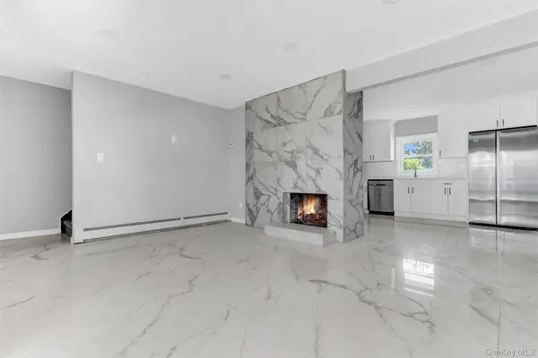 17 Windmill Lane, Levittown, NY 11756