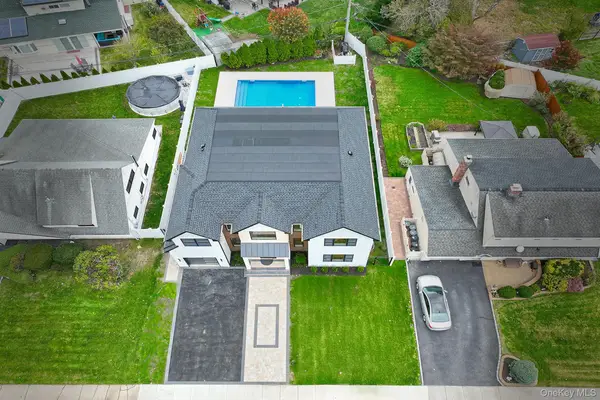 39 Forest Lane, Westbury, NY 11590